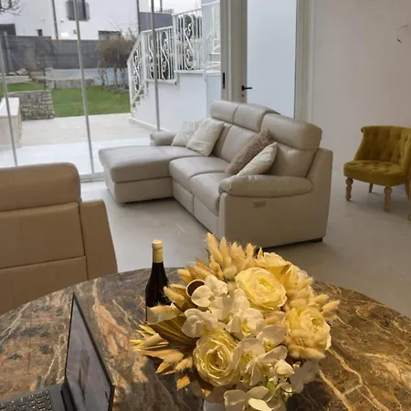 Nela Apartment *